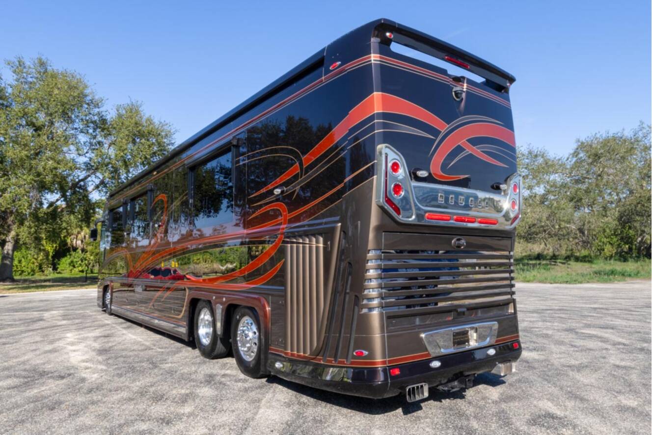 A photo of this 2013 Newell Coach P2000i