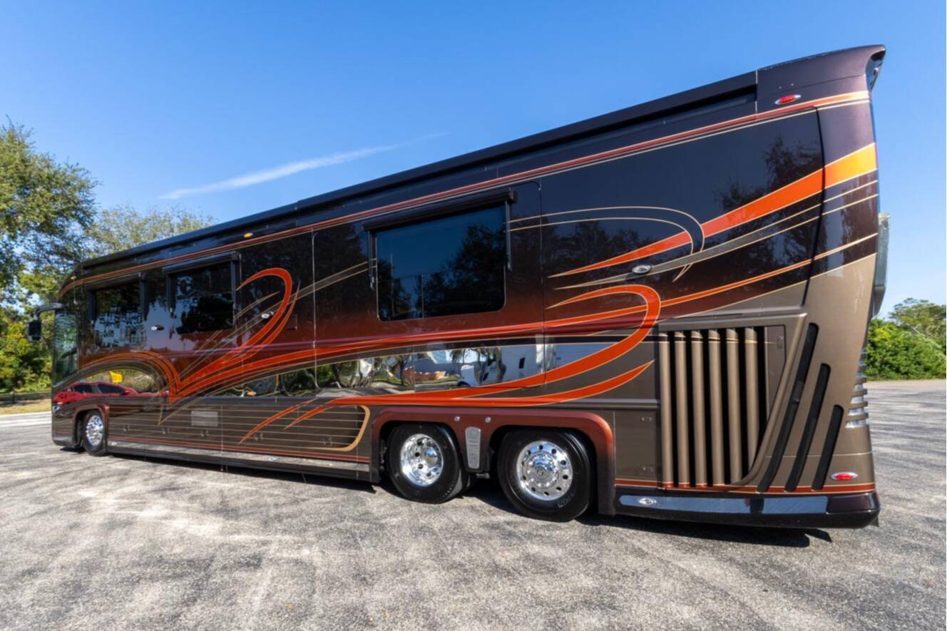 A photo of this 2013 Newell Coach P2000i