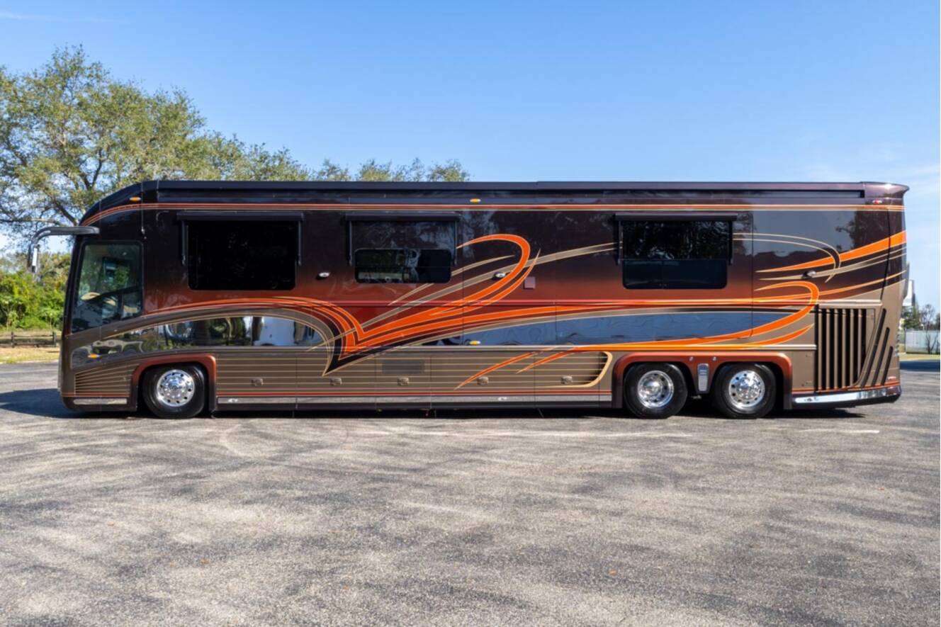 A photo of this 2013 Newell Coach P2000i
