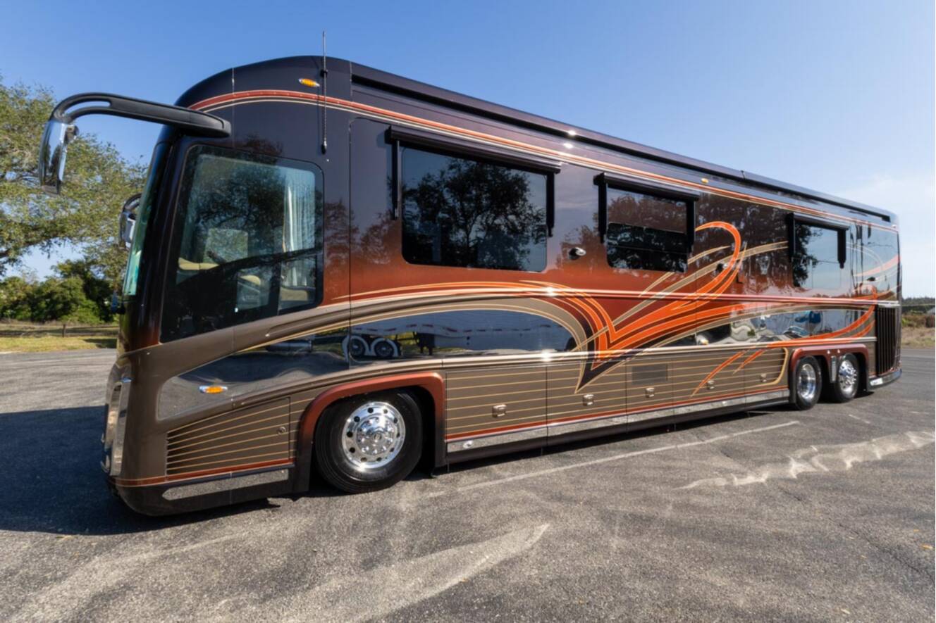 A photo of this 2013 Newell Coach P2000i