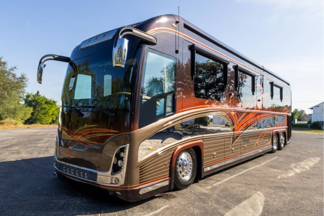 A photo of this 2013 Newell Coach P2000i