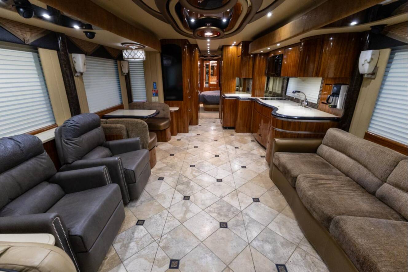 A photo of this 2013 Newell Coach P2000i