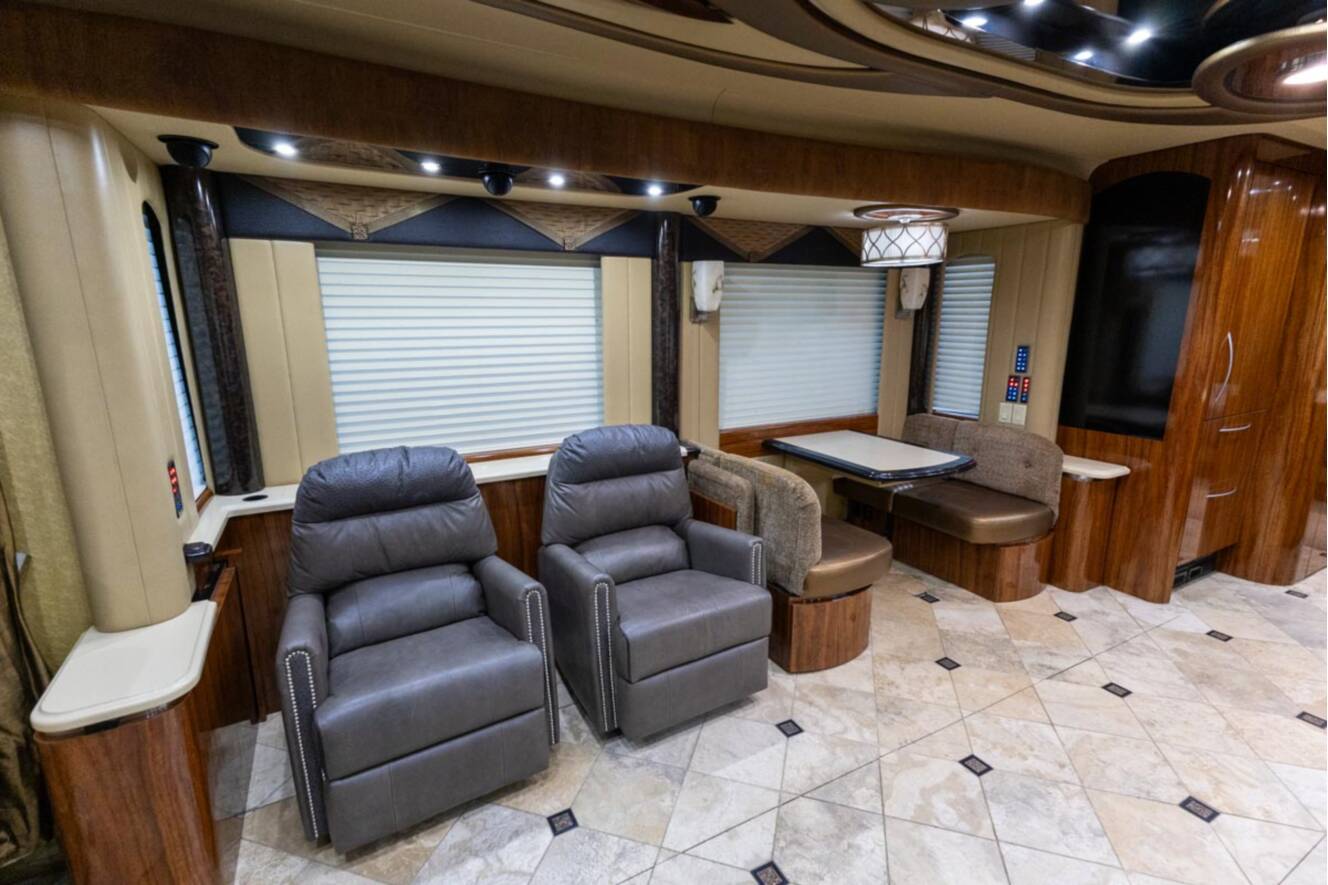 A photo of this 2013 Newell Coach P2000i