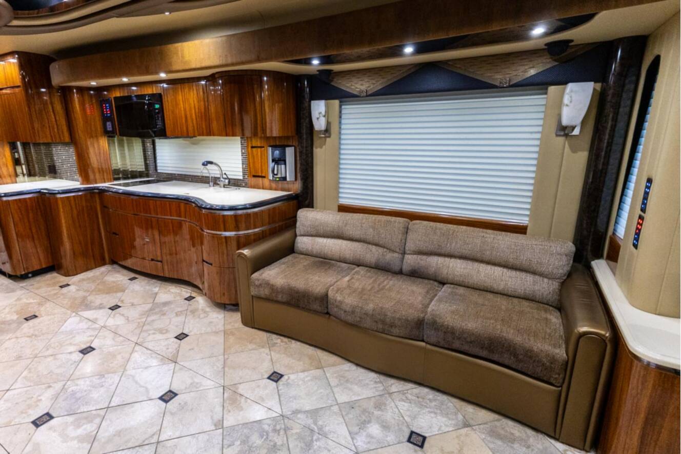 A photo of this 2013 Newell Coach P2000i