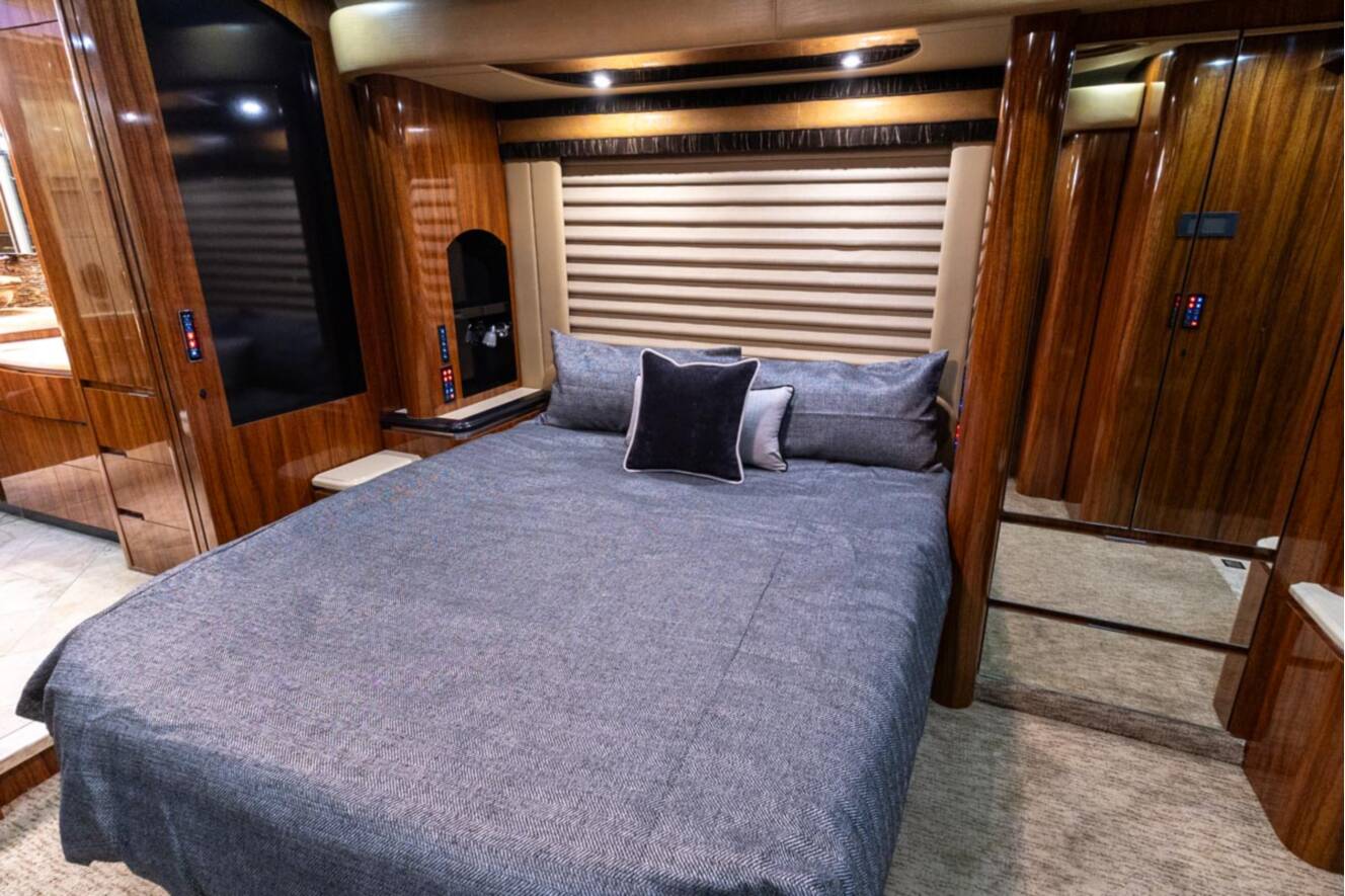 A photo of this 2013 Newell Coach P2000i