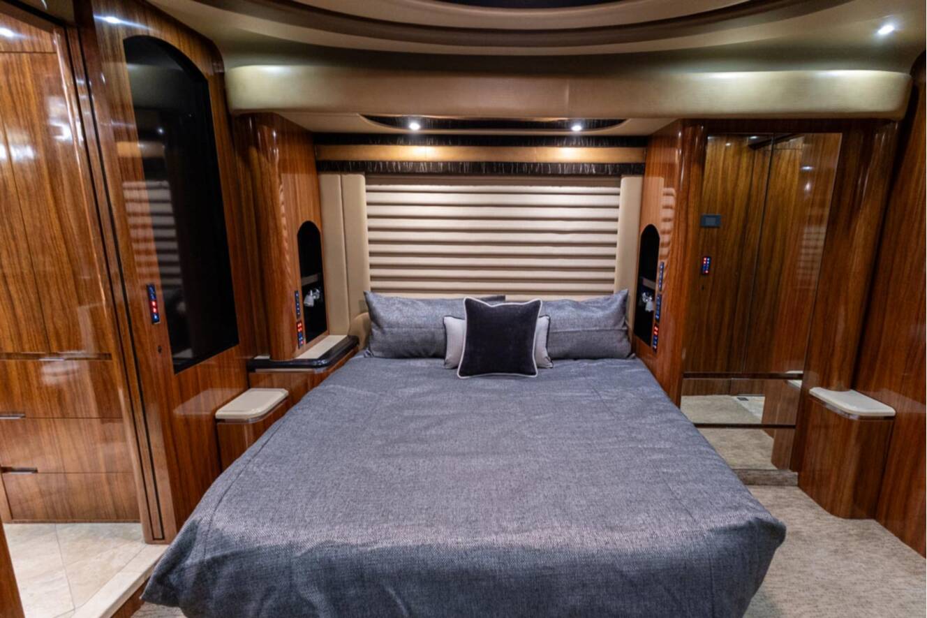 A photo of this 2013 Newell Coach P2000i