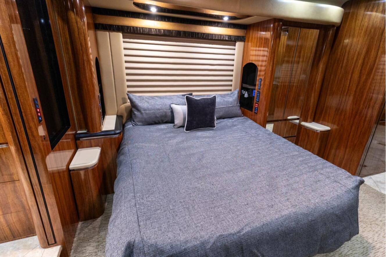 A photo of this 2013 Newell Coach P2000i