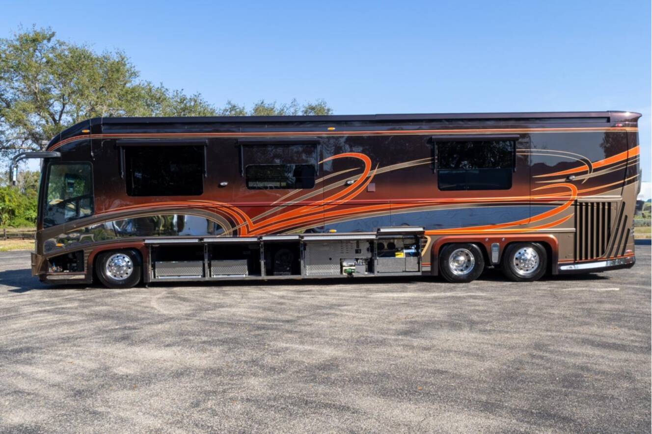 A photo of this 2013 Newell Coach P2000i