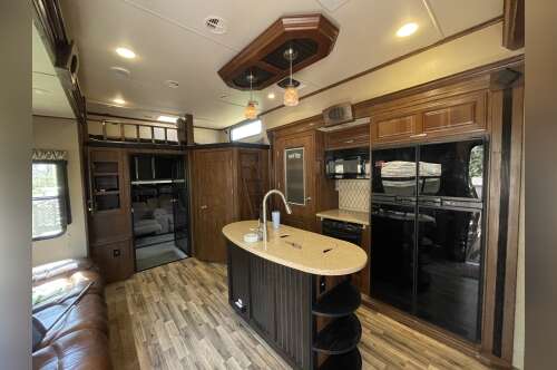 2015 Grand Design MOMENTUM 385TH in honey brook PA