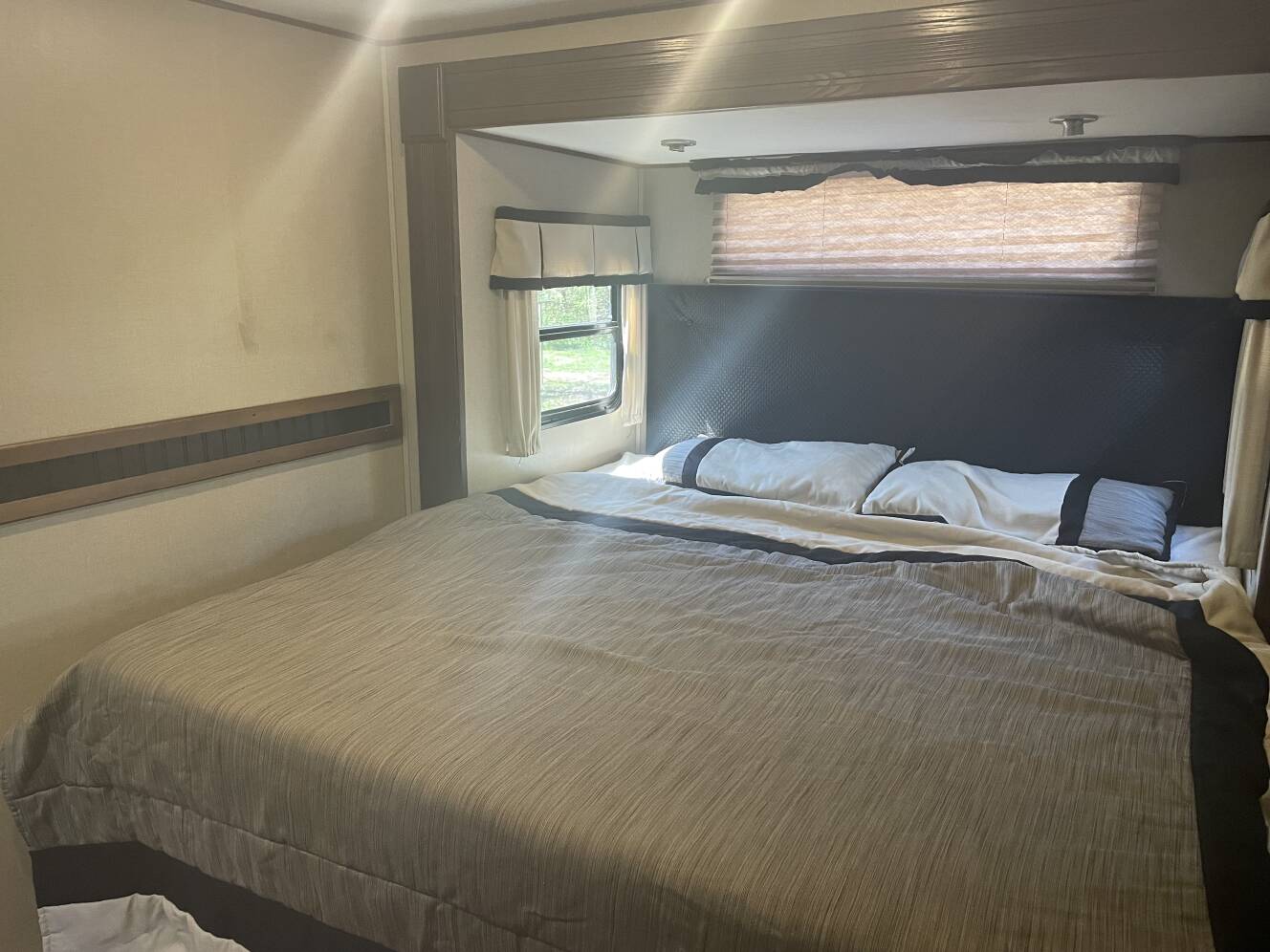 A photo of this 2015 Grand Design MOMENTUM 385TH