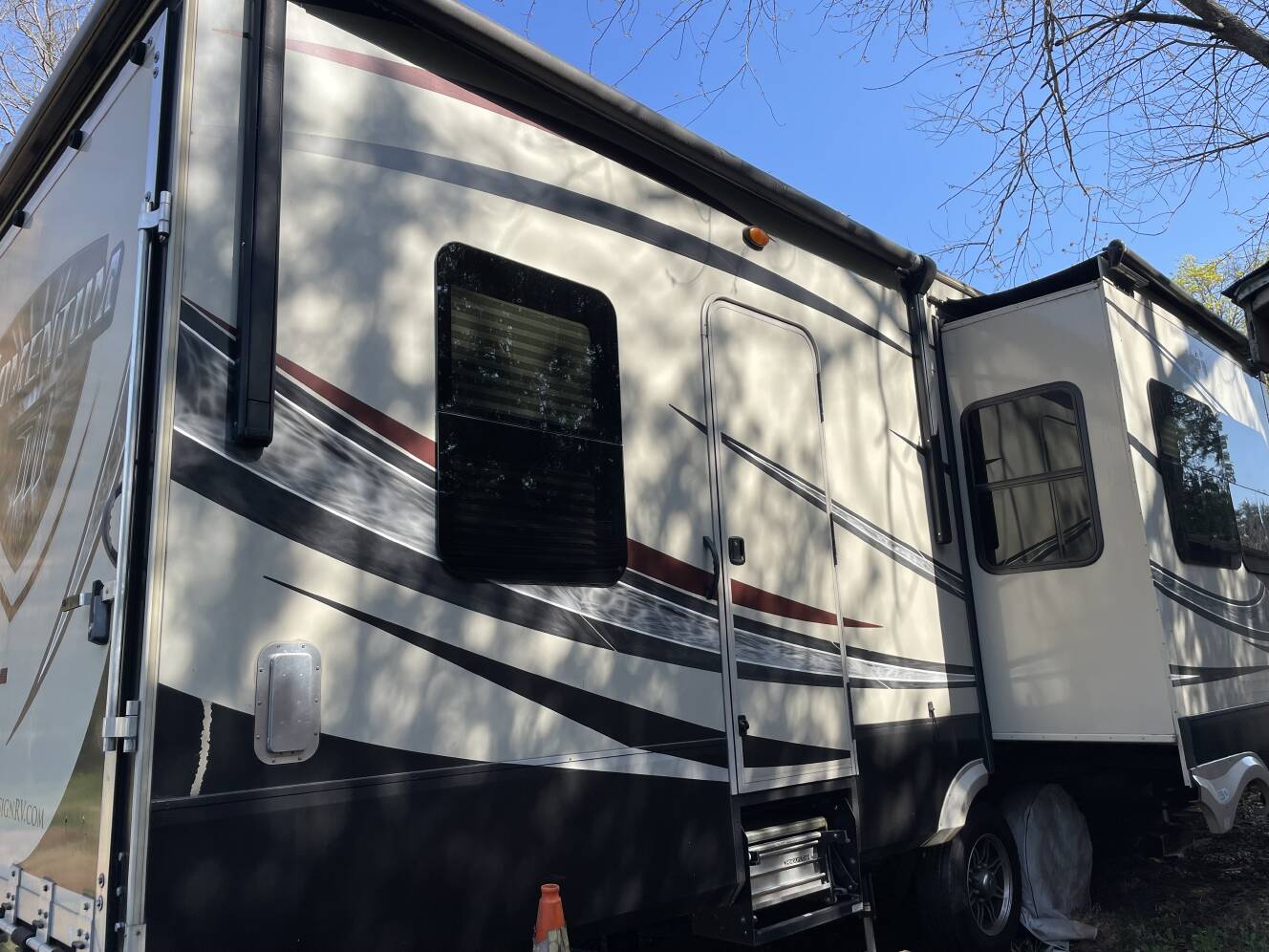 A photo of this 2015 Grand Design MOMENTUM 385TH