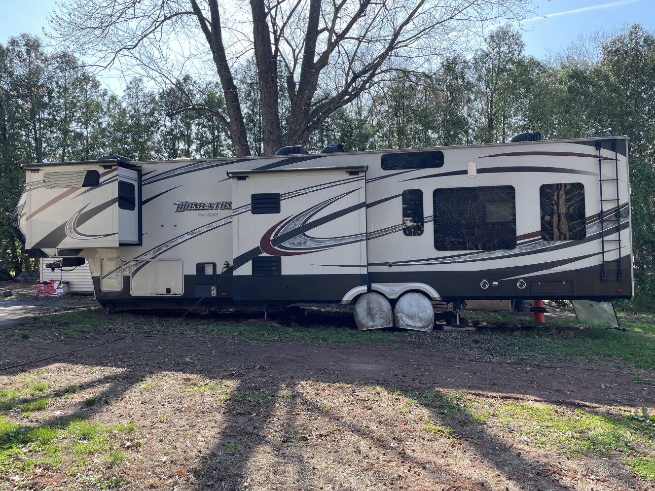 A photo of this 2015 Grand Design MOMENTUM 385TH