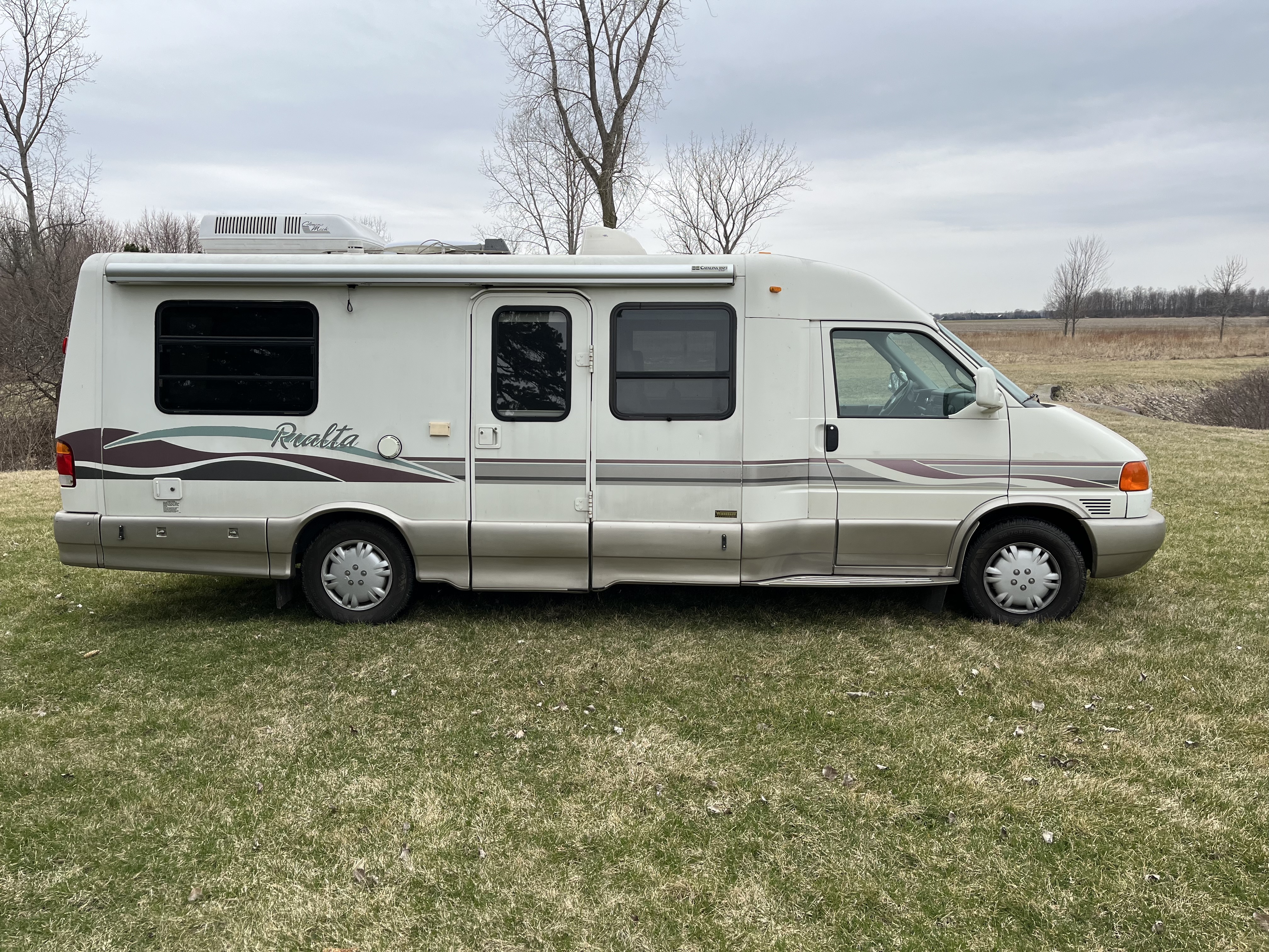 1999 Winnebago RIALTA 22QD in bay city MI