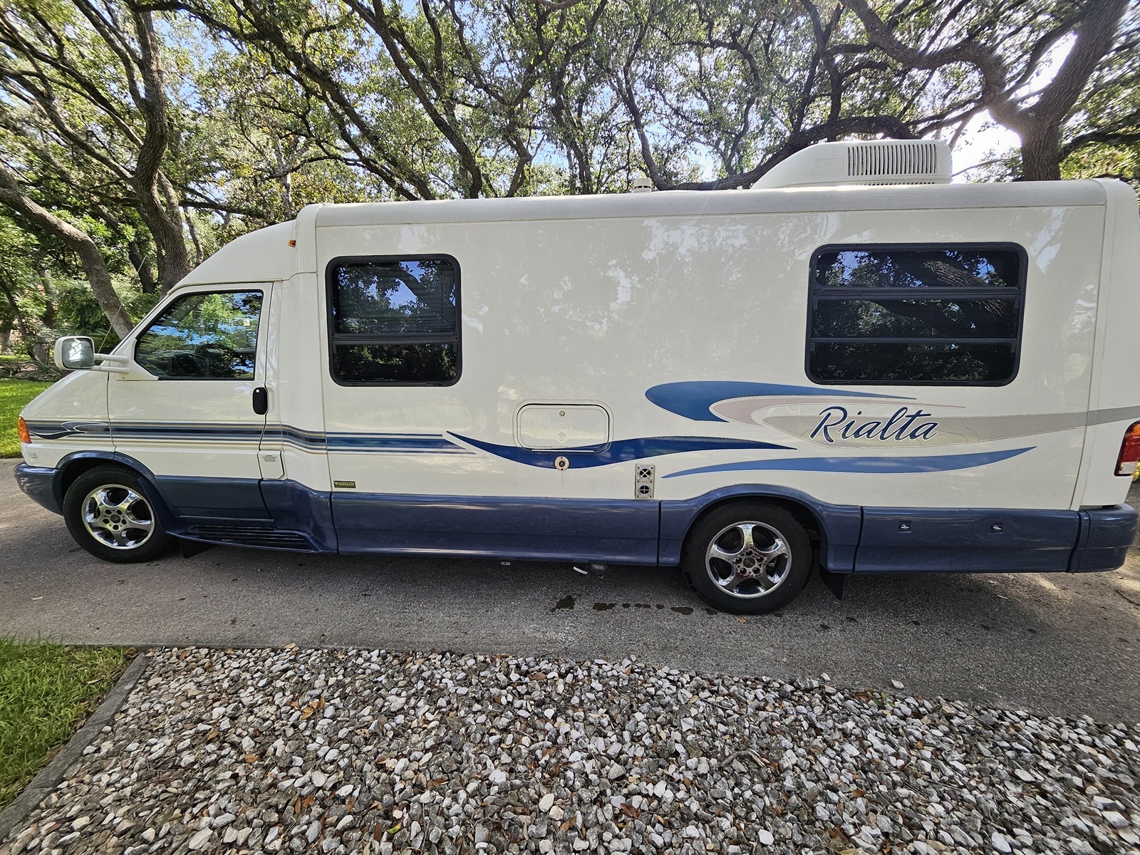 2003 Winnebago RIALTA 22QD in shavano park TX