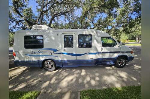 2003 Winnebago RIALTA 22QD in shavano park TX