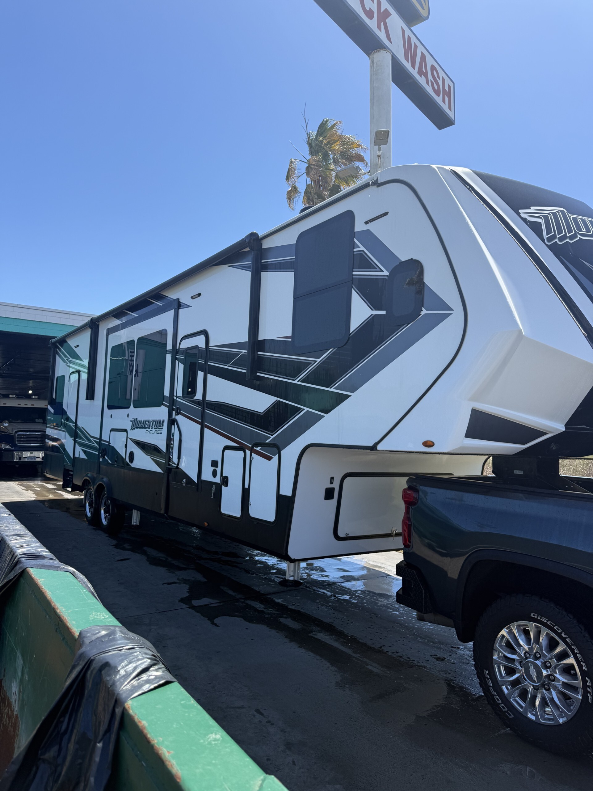 2021 Grand Design MOMENTUM M-CLASS 349M RV