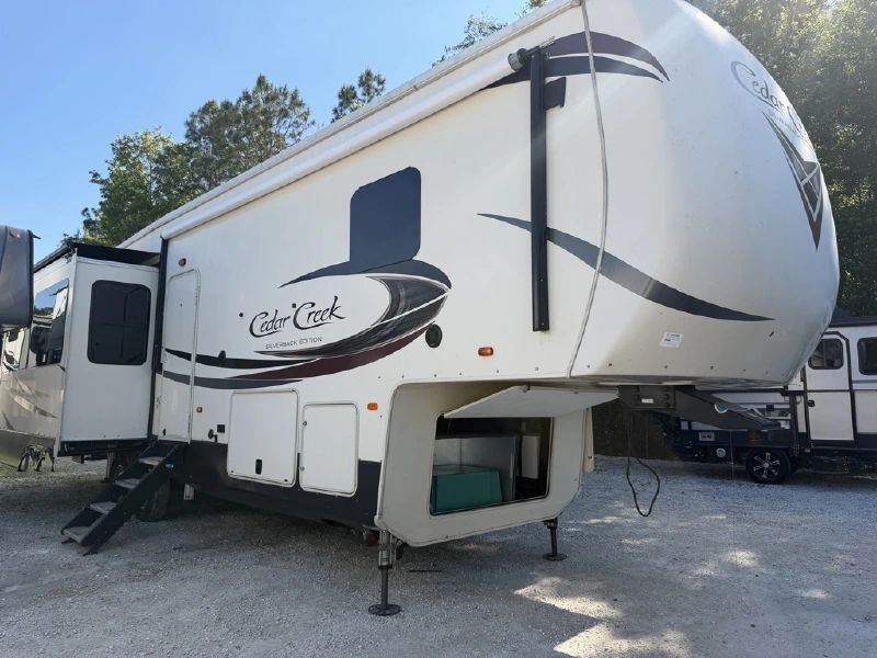 2019 FOREST RIVER CEDAR CREEK 31IK