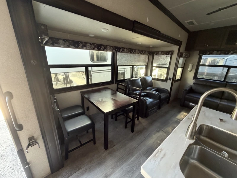 2019 FOREST RIVER CEDAR CREEK 31IK
