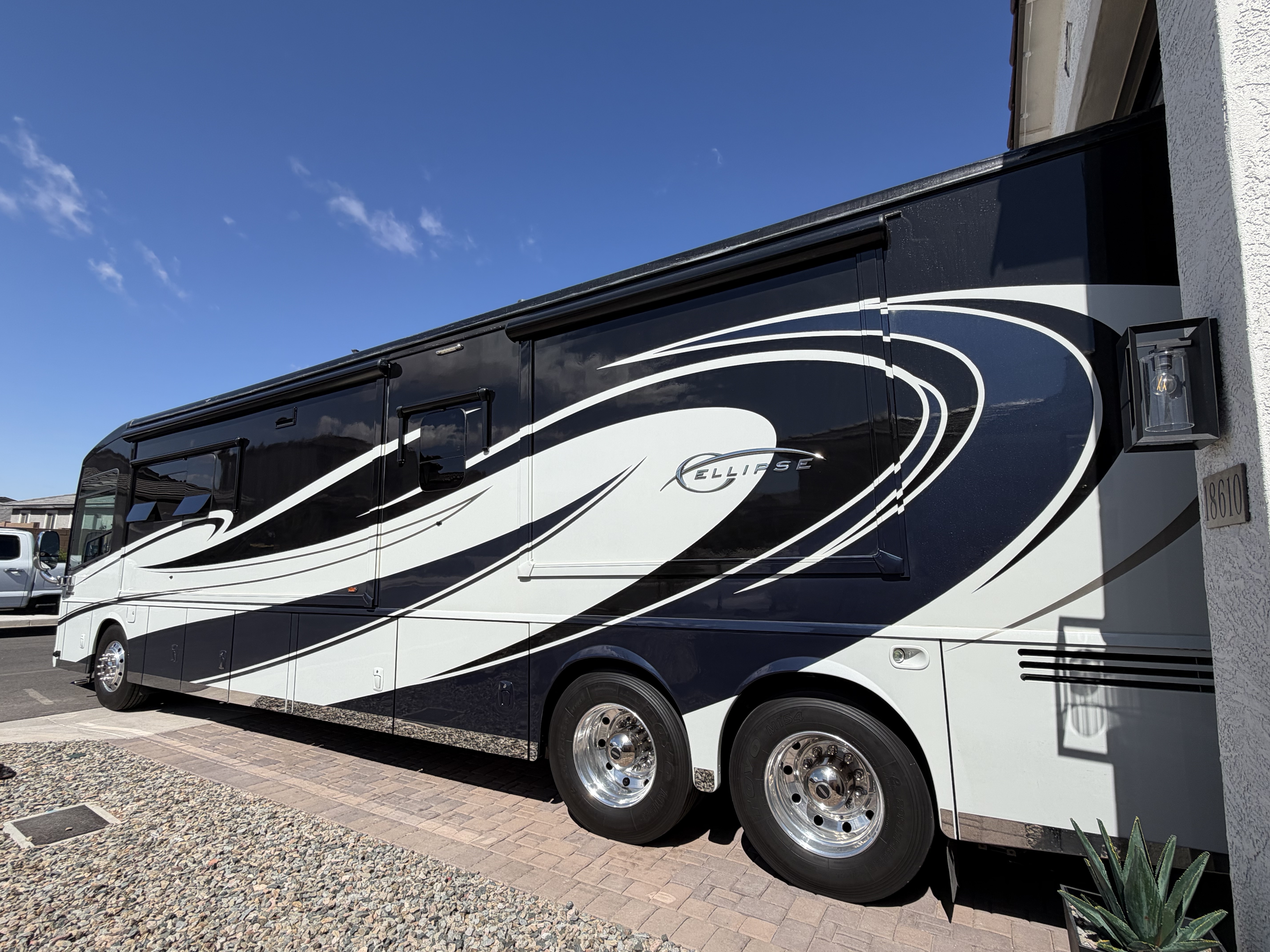 2015 Winnebago ELLIPSE 42HD in gold canyon AZ