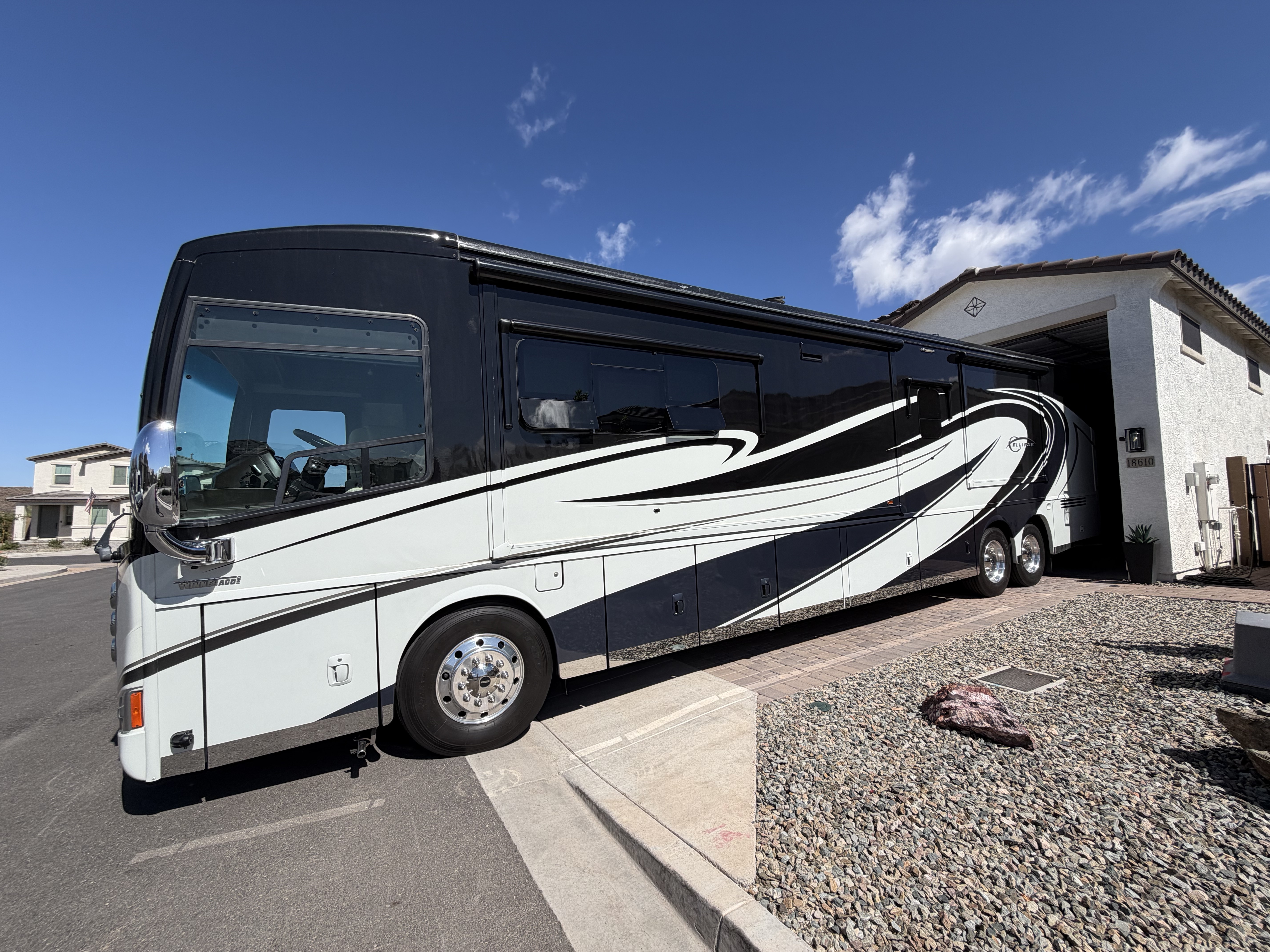 2015 Winnebago ELLIPSE 42HD in gold canyon AZ