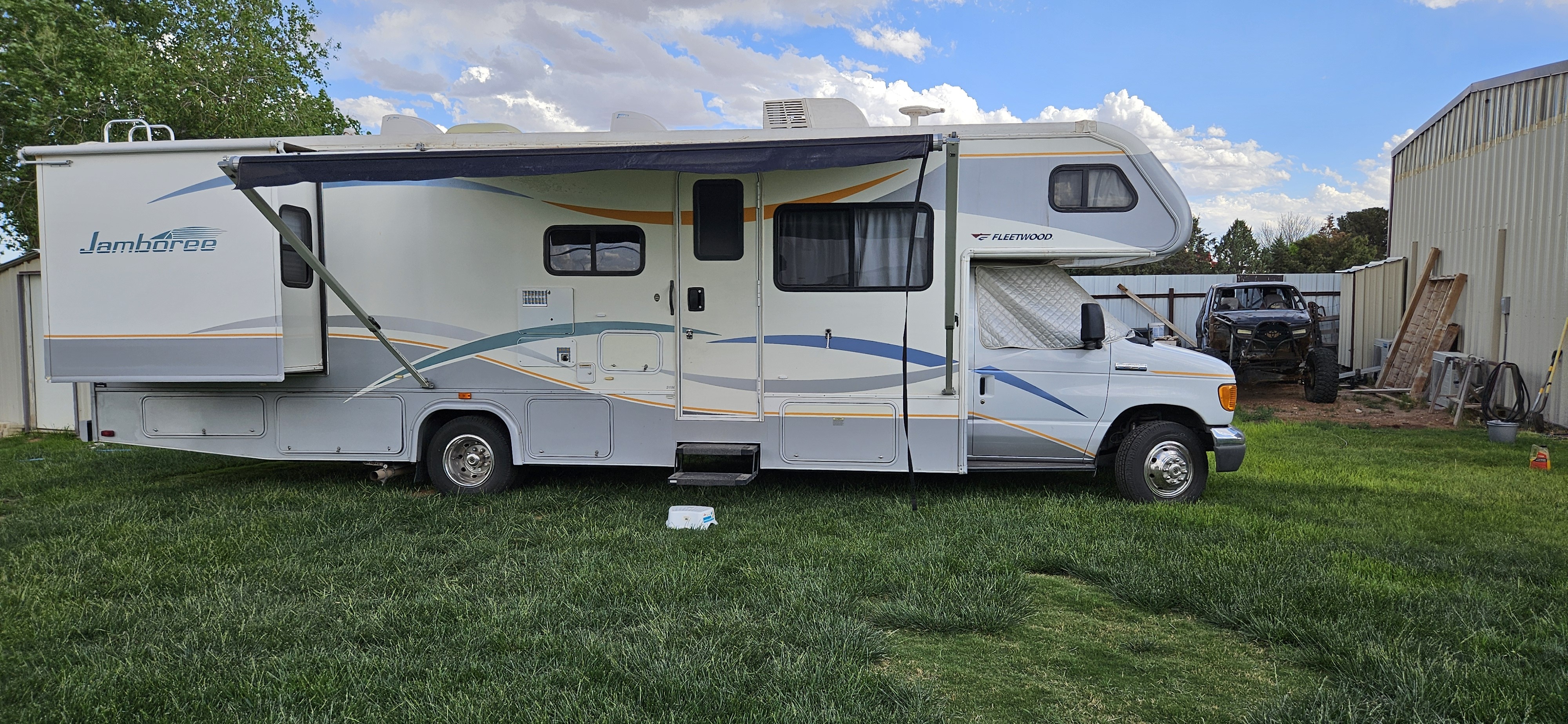 2006 Fleetwood JAMBOREE 31M in andrews TX