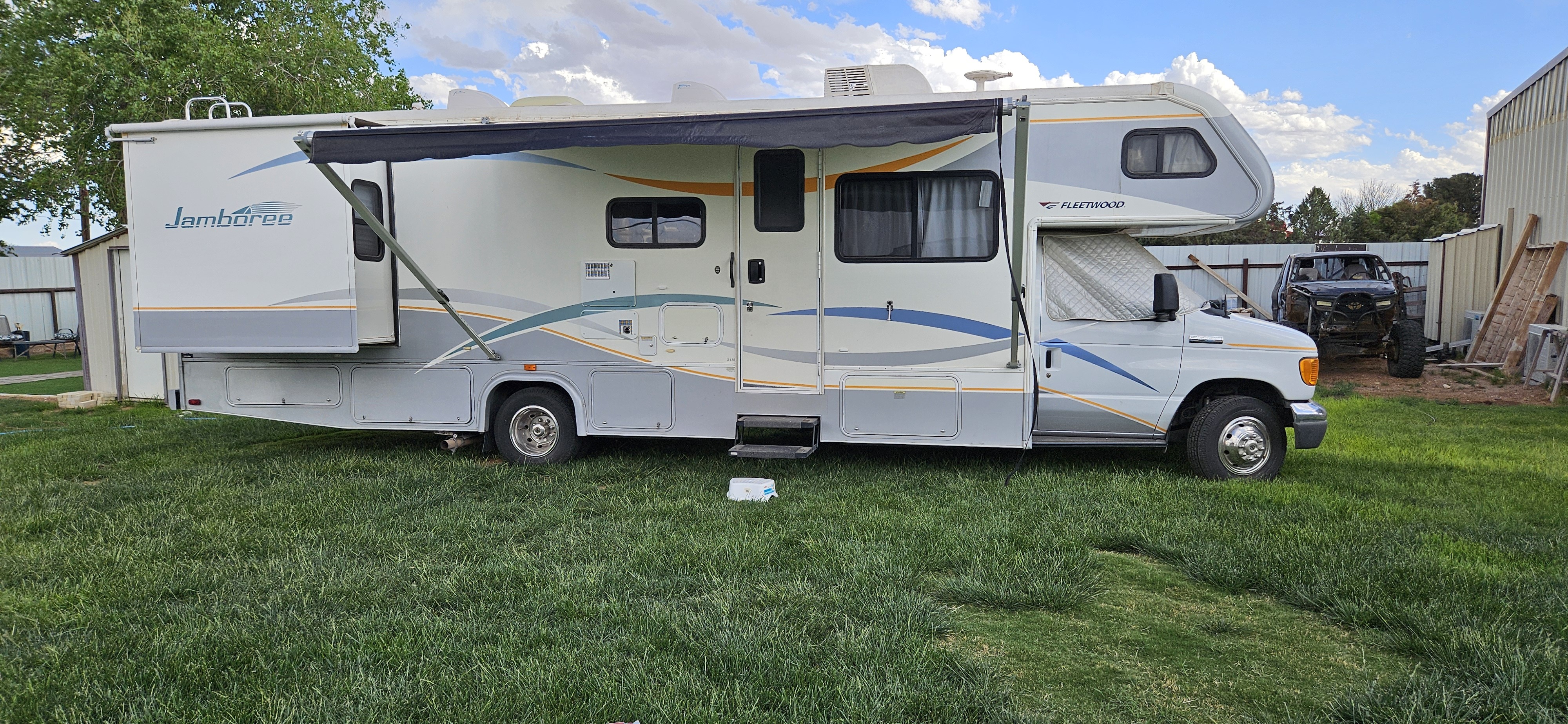 2006 Fleetwood JAMBOREE 31M in andrews TX