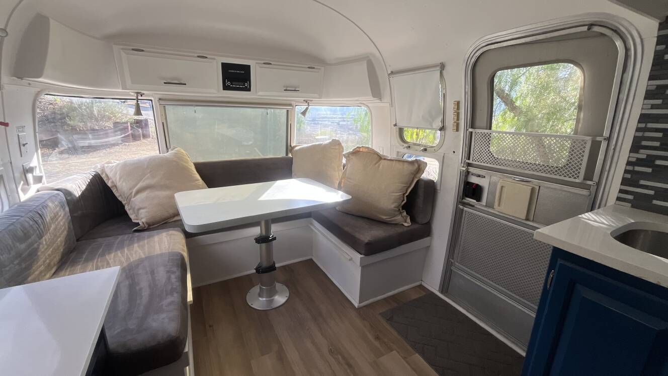 A photo of this 1993 Airstream EXCELLA 1000