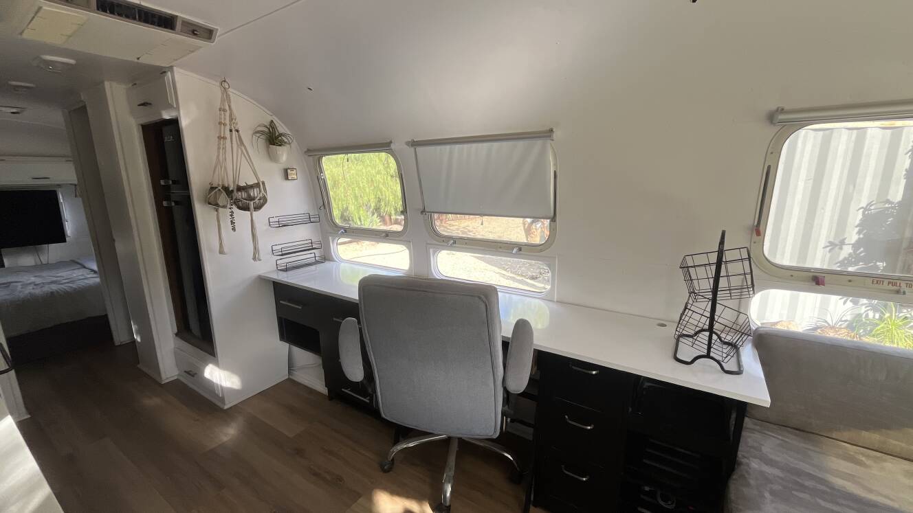 A photo of this 1993 Airstream EXCELLA 1000