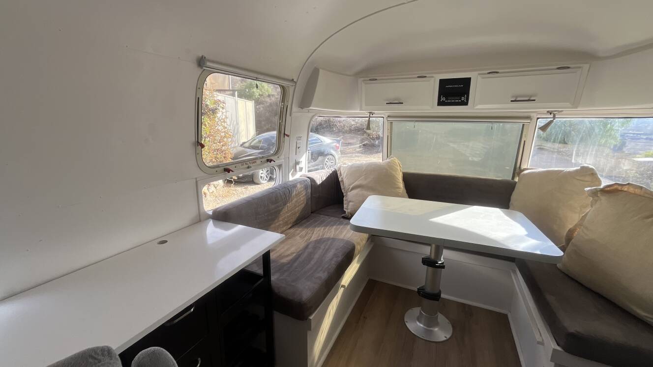 A photo of this 1993 Airstream EXCELLA 1000