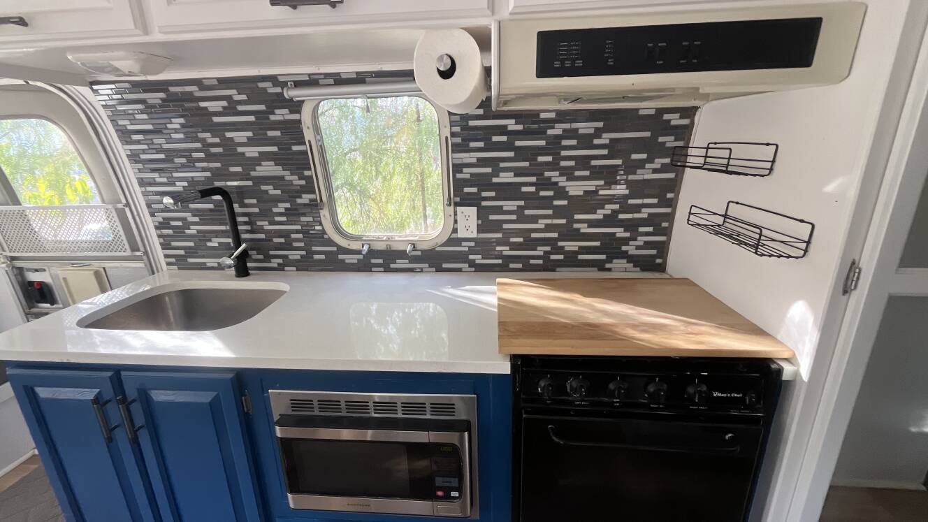 A photo of this 1993 Airstream EXCELLA 1000