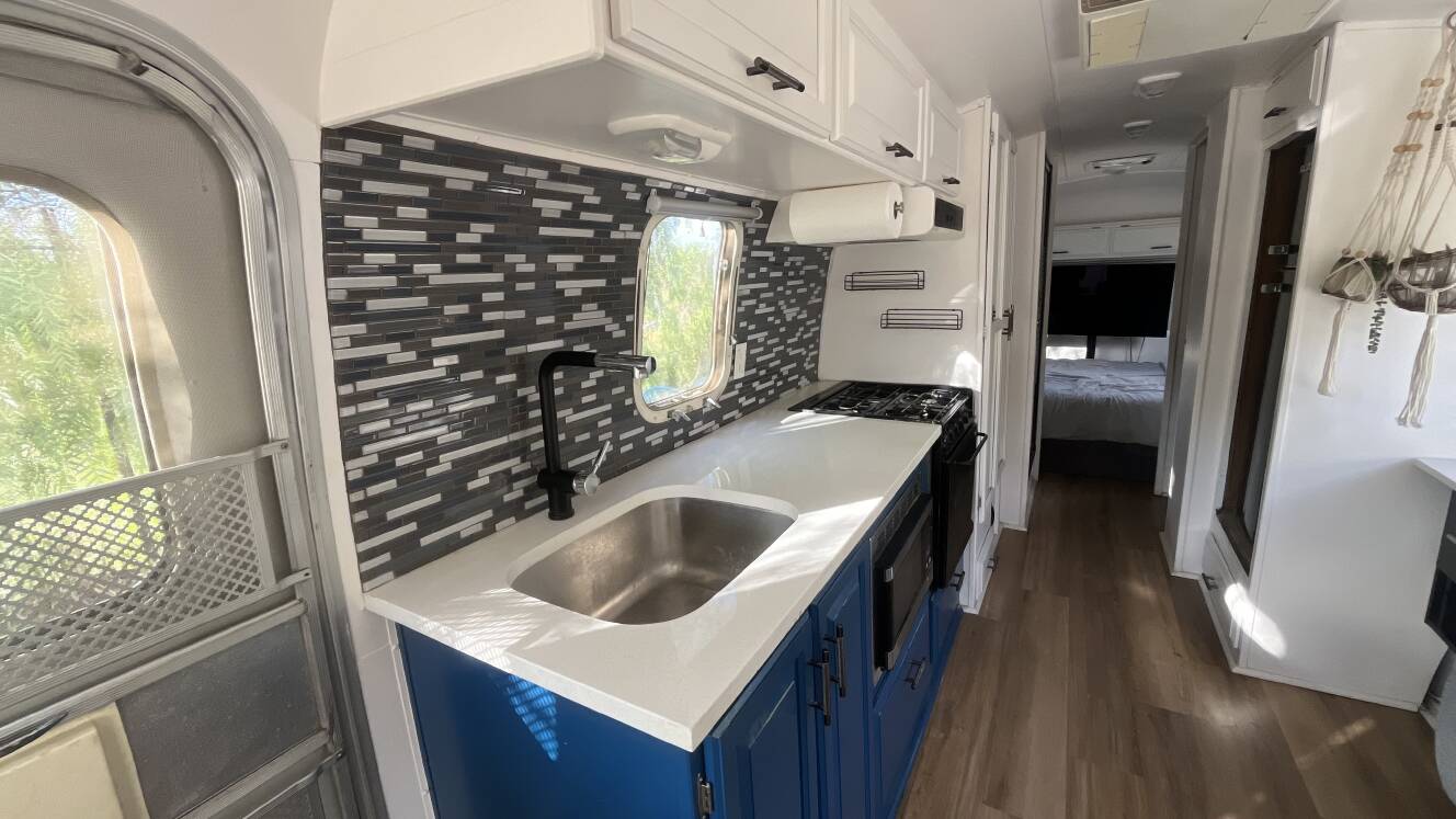 A photo of this 1993 Airstream EXCELLA 1000