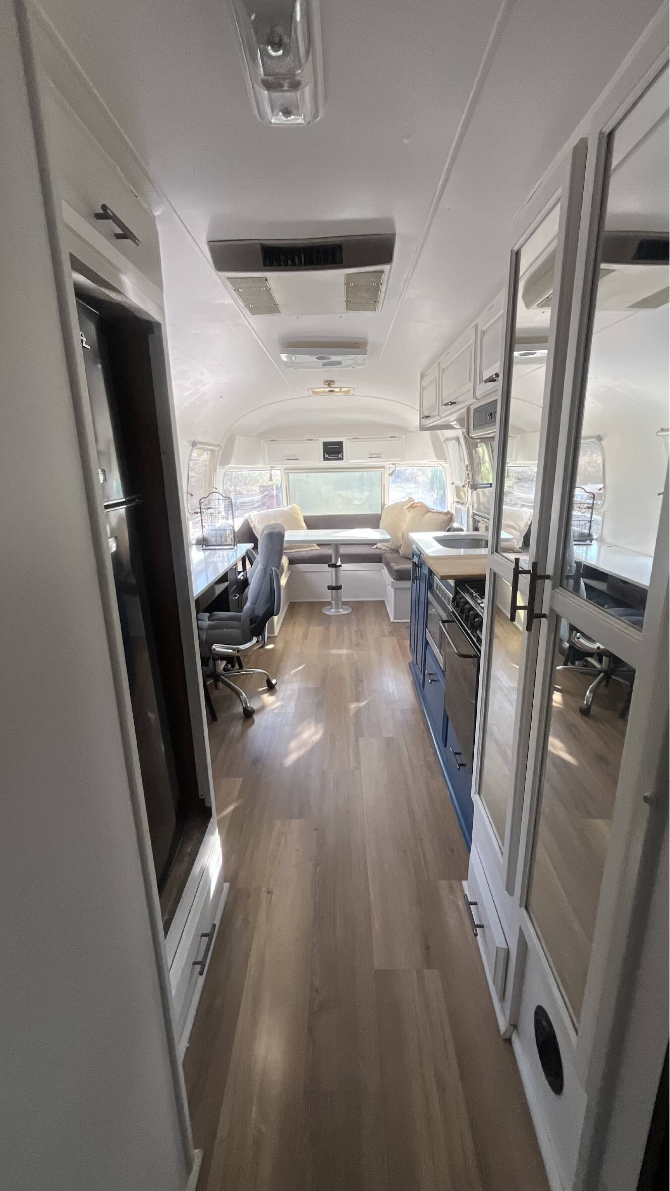 A photo of this 1993 Airstream EXCELLA 1000