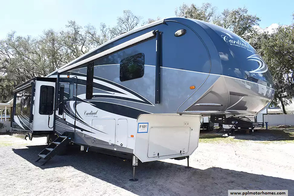 2019 Forest River CARDINAL LUXURY 3456RLX in summerfield FL