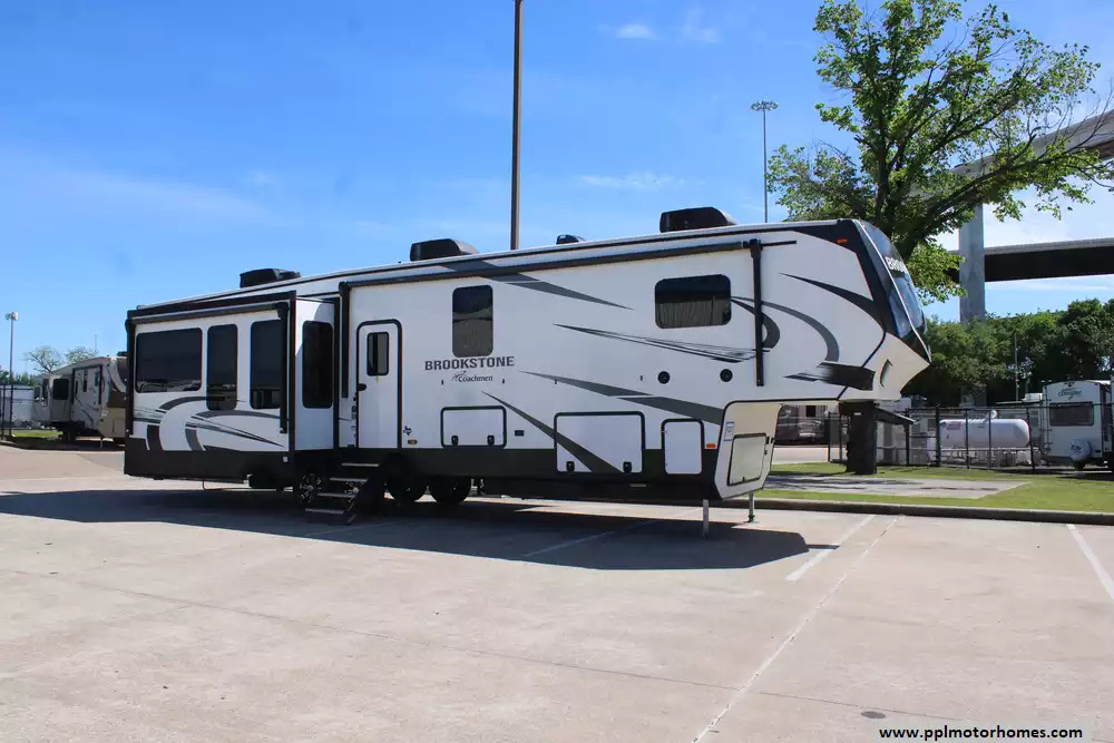 2022 Forest River Coachmen Brookstone 398MBL in houston TX