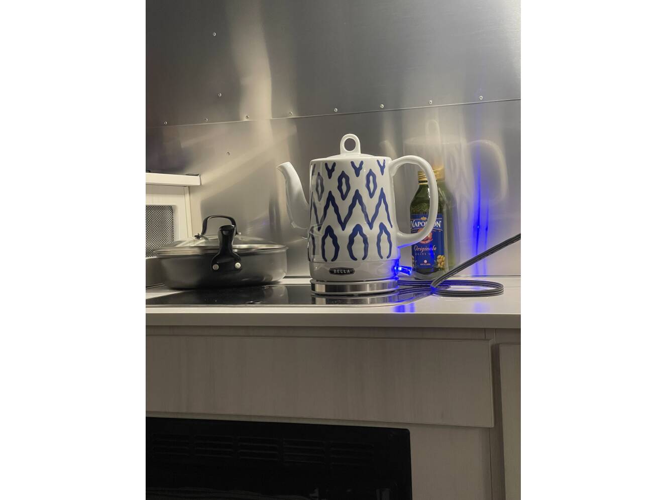 A photo of this 2020 Airstream BAMBI 22FB