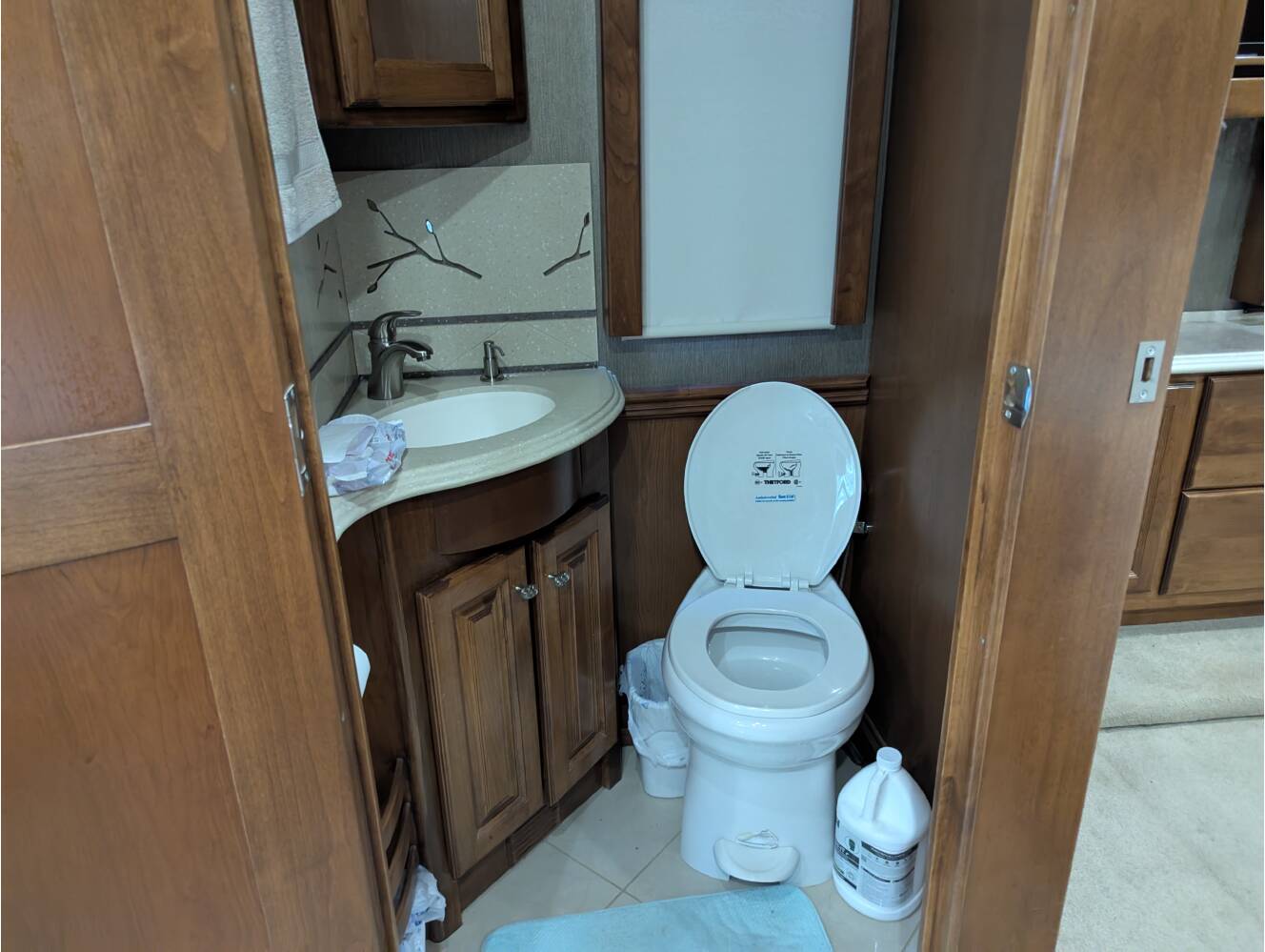 A photo of this 2013 Tiffin Motorhomes PHAETON 40 QBH