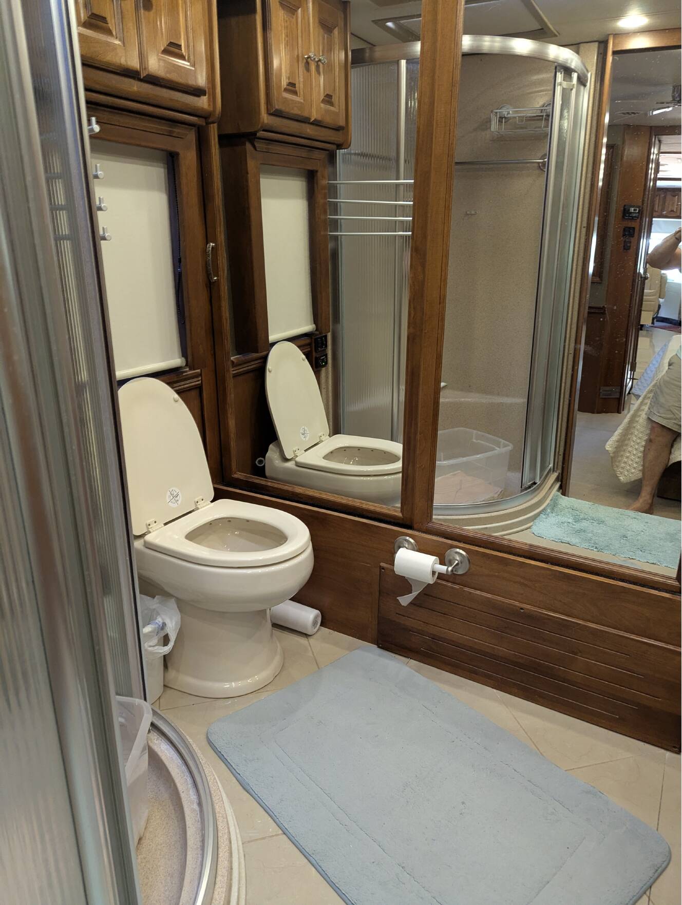 A photo of this 2013 Tiffin Motorhomes PHAETON 40 QBH