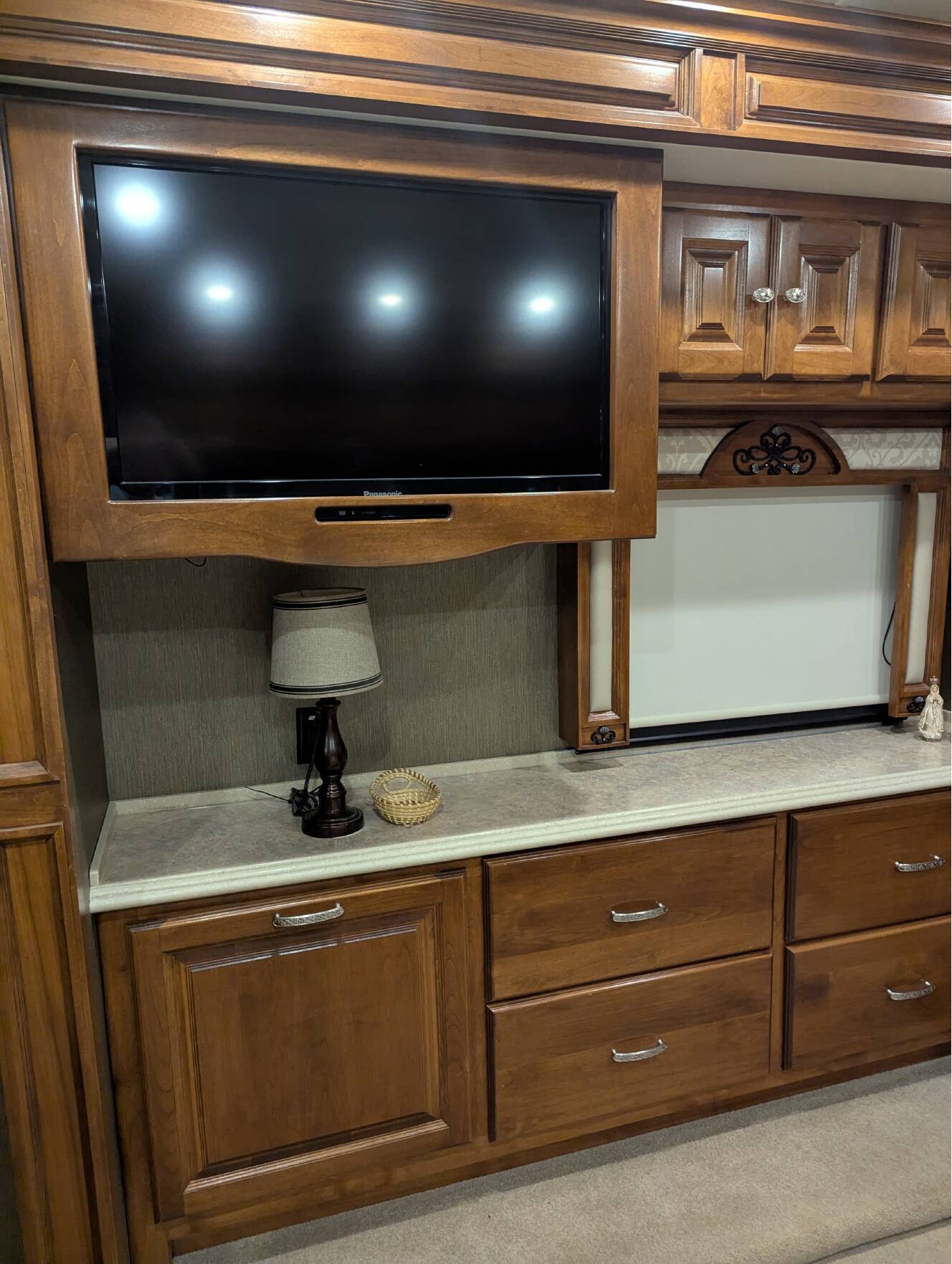 A photo of this 2013 Tiffin Motorhomes PHAETON 40 QBH
