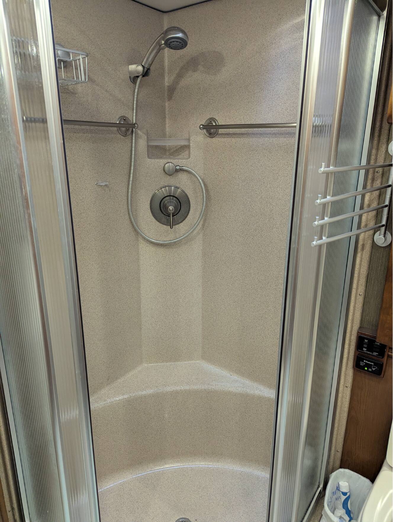 A photo of this 2013 Tiffin Motorhomes PHAETON 40 QBH