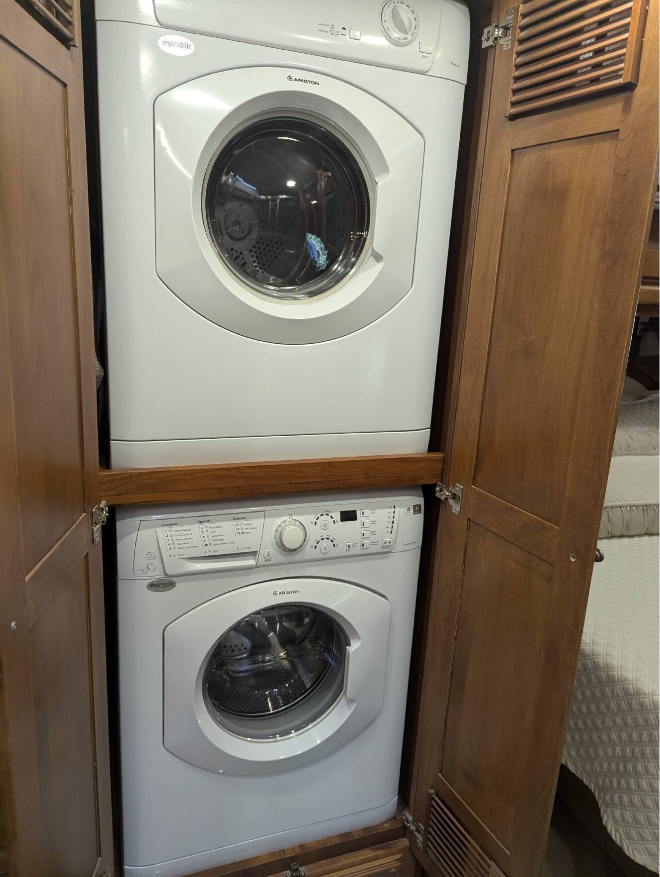 A photo of this 2013 Tiffin Motorhomes PHAETON 40 QBH