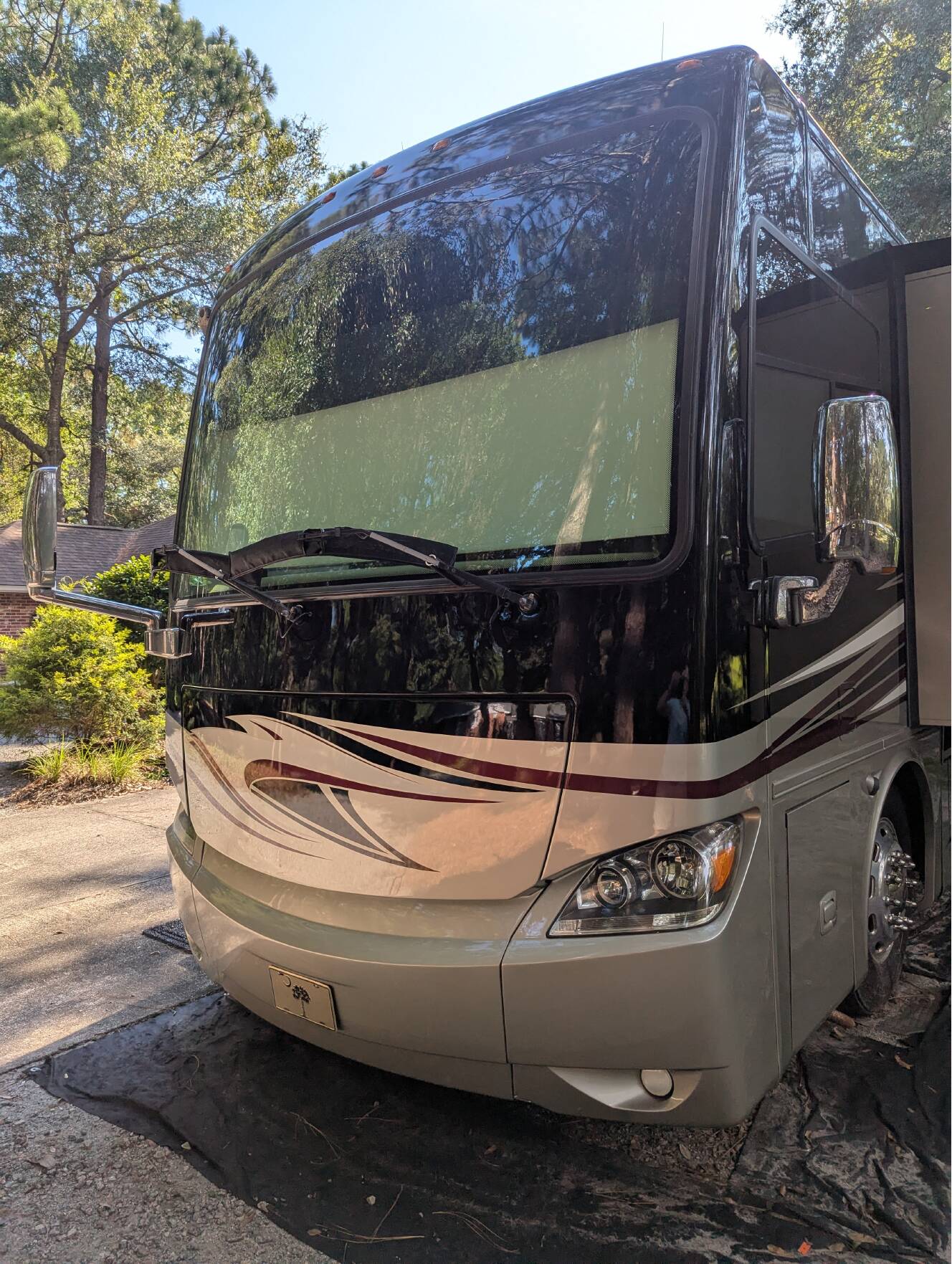 A photo of this 2013 Tiffin Motorhomes PHAETON 40 QBH