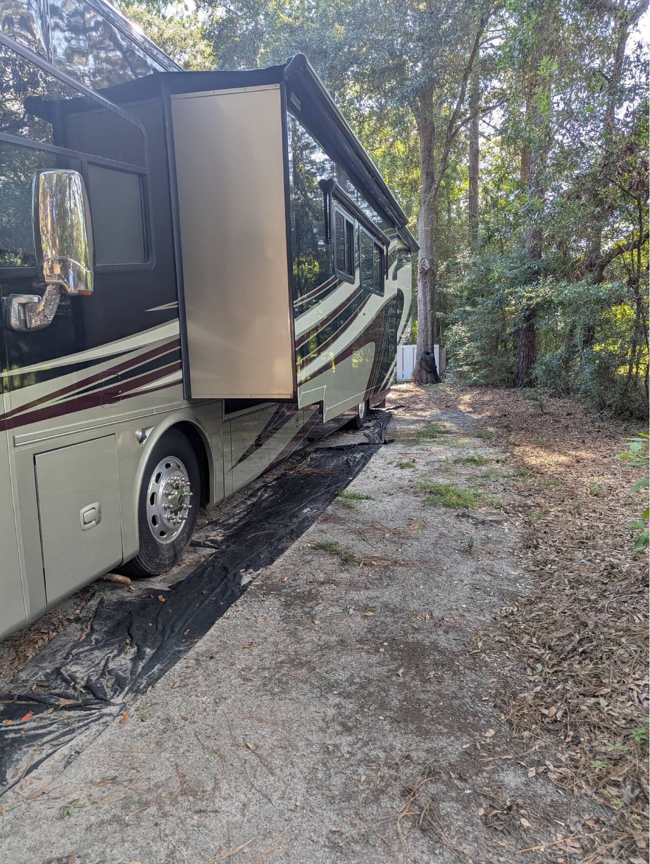 A photo of this 2013 Tiffin Motorhomes PHAETON 40 QBH