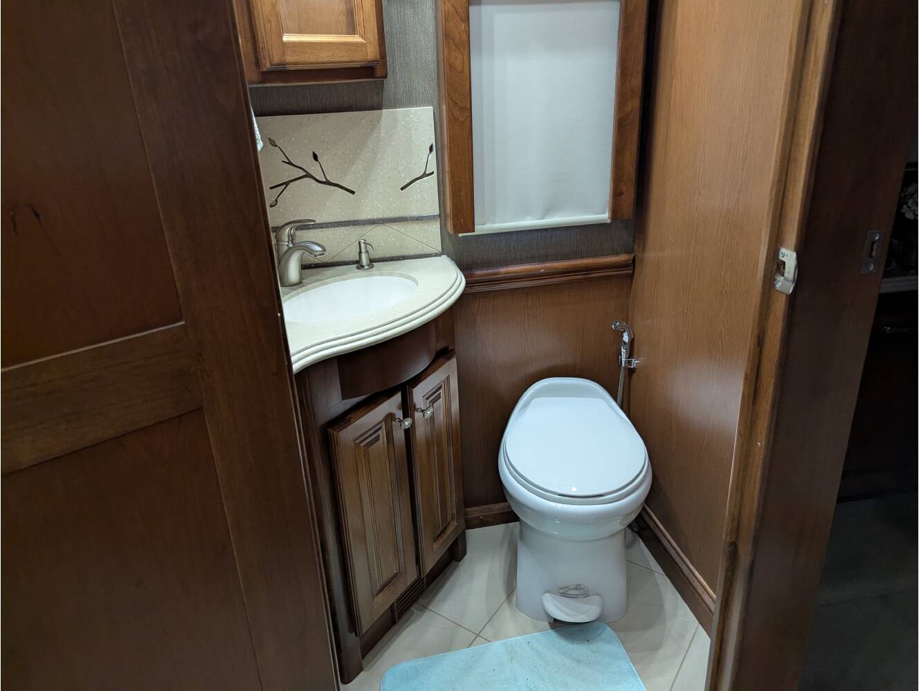A photo of this 2013 Tiffin Motorhomes PHAETON 40 QBH