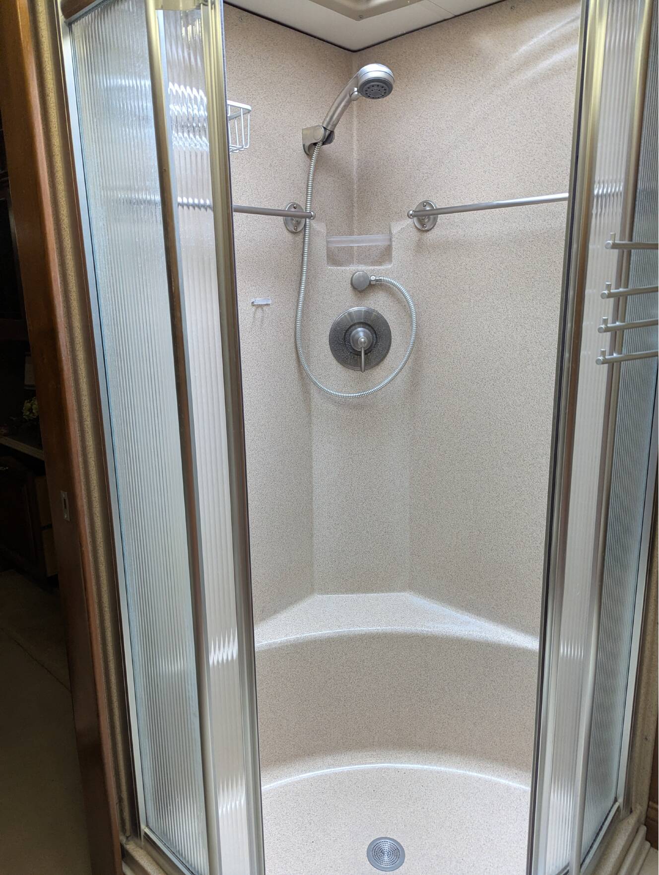 A photo of this 2013 Tiffin Motorhomes PHAETON 40 QBH