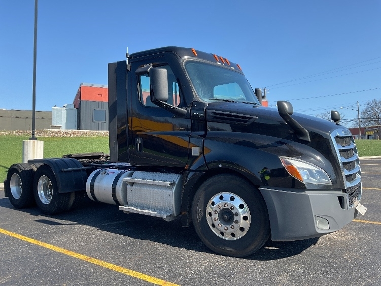 2021 FREIGHTLINER CASCADIA 126 in Youngstown, OH