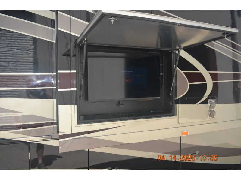 2010 Tiffin Motorhomes Phaeton 40 QTH