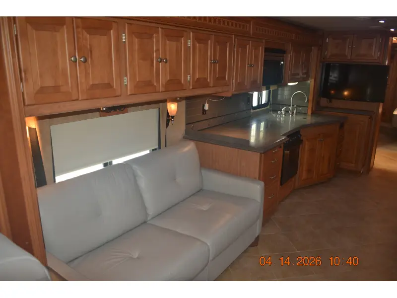 2010 Tiffin Motorhomes Phaeton 40 QTH