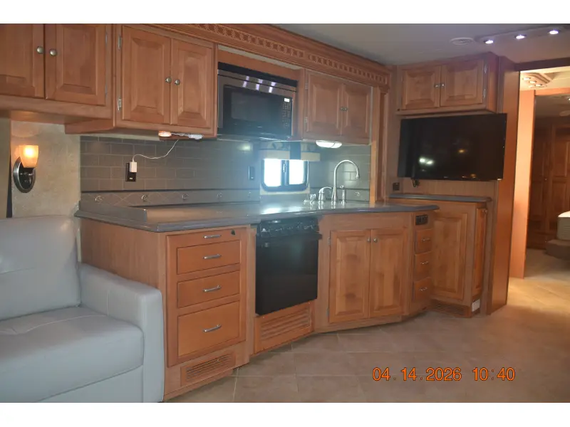 2010 Tiffin Motorhomes Phaeton 40 QTH