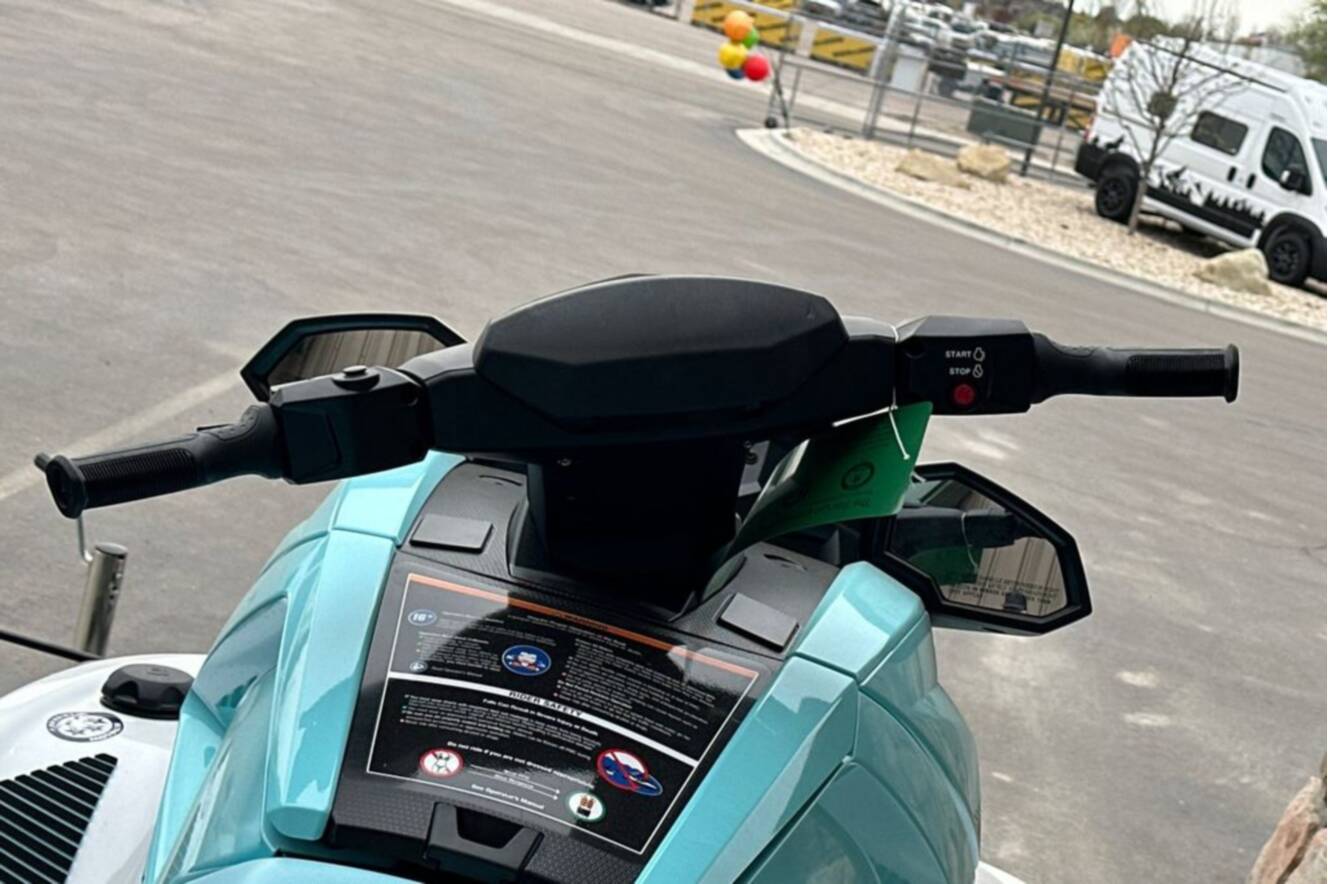 A photo of this 2026 Yamaha VX-WHITE/MINT
