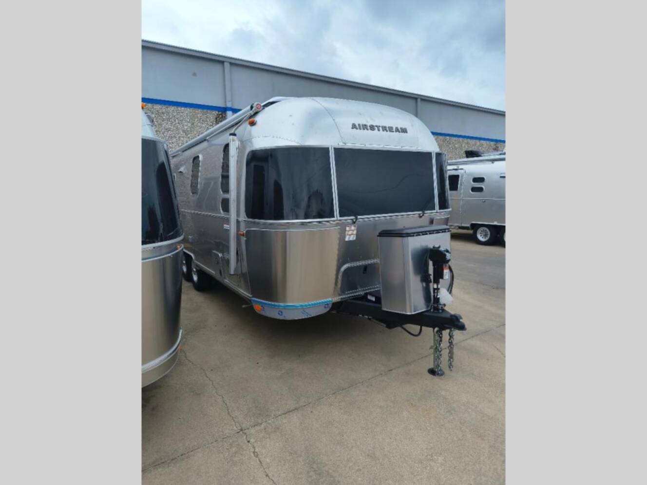A photo of this 2026 Airstream International 25FB Twin